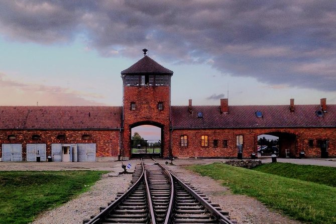 Full-Day Tour of Auschwitz and Wieliczka Salt Mine from Krakow - Food and breaks: how to handle lunch when the day is tight