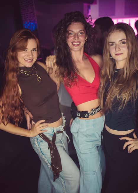Fun explorers pub Crawl with 1 hour open bar and 3 VIP clubs - Key things that make this crawl work in Krakow