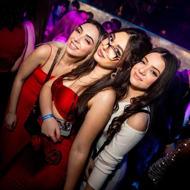 Fun explorers pub Crawl with 1 hour open bar and 3 VIP clubs - Skip the Line and Free VIP Entrance: The Value You Feel Immediately