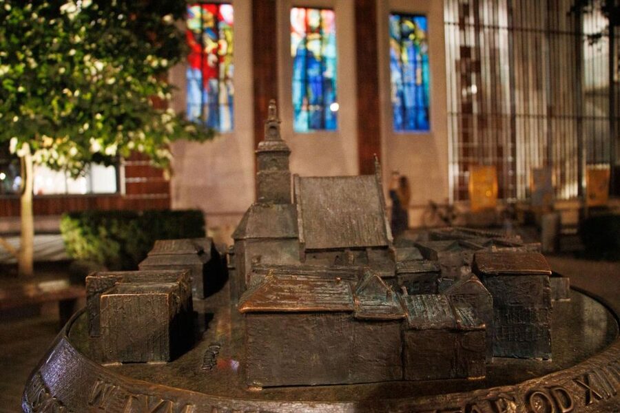 Ghosts & Crimes: Macabre Kraków Walking Tour in English - Key things you’ll notice on this Ghosts & Crimes walk