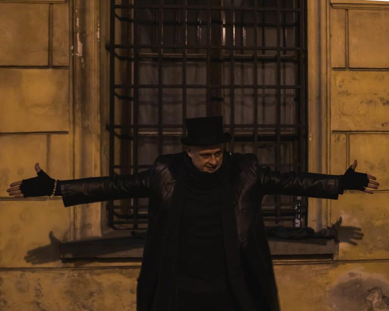 Ghosts & Crimes: Macabre Kraków Walking Tour in English - Entering Kraków’s dark chapter near the Barbican and St. Florian’s Gate