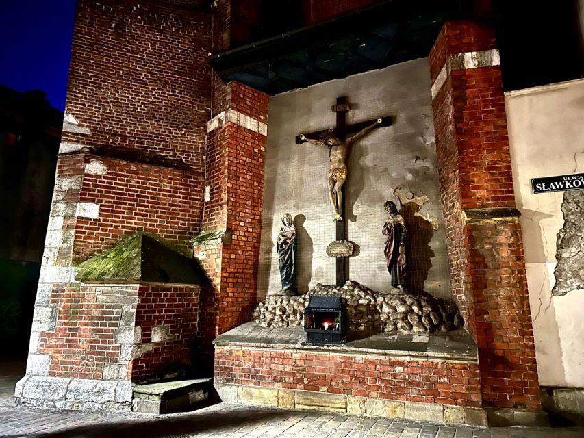 Ghosts & Crimes: Macabre Kraków Walking Tour in English - Timing and pacing for a 75-minute night walk