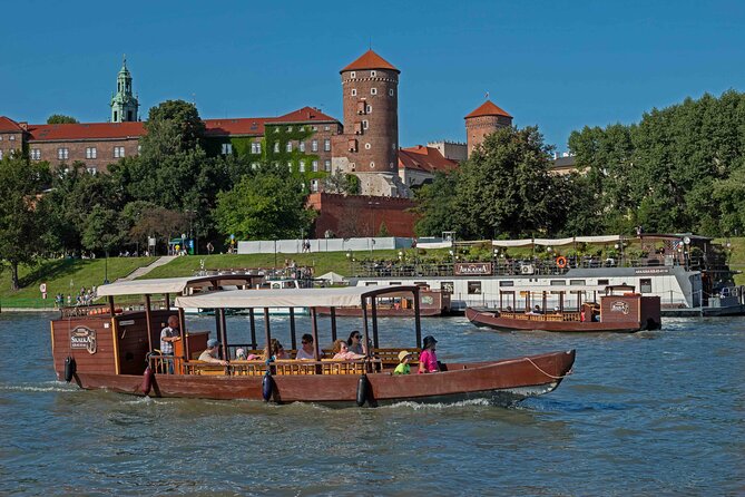 Gondola cruise The Vistula River Krakow private tour up to 12 person - Private group size and what it means for your comfort
