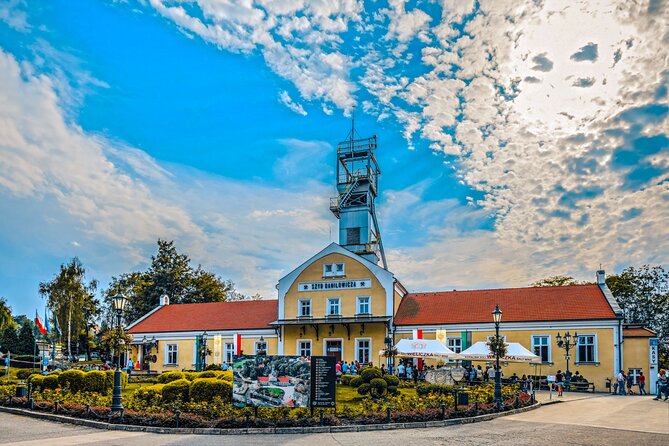 Guided tour to Salt Mine & Schindler Factory with Pick-Up Options - Pickup, meeting points, and the morning handoff