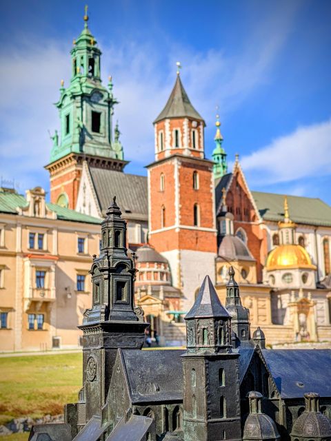 Krakauer old town tour - Wawel Hill: cathedral views, castle courtyard, and kingly rooms