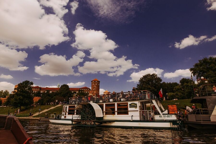 Krakow: 1-Hour Evening Vistula River Cruise - Audio guide reality check: how to make the narration work for you