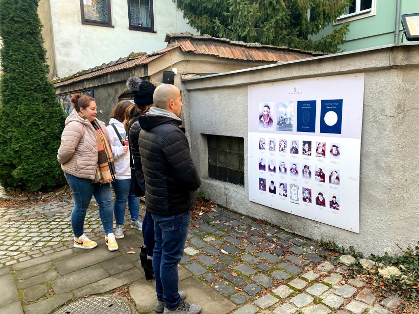 Krakow: 2h Kazimierz (Jewish Quarter) Walking Tour - Price and what you get for $34: value in a short time