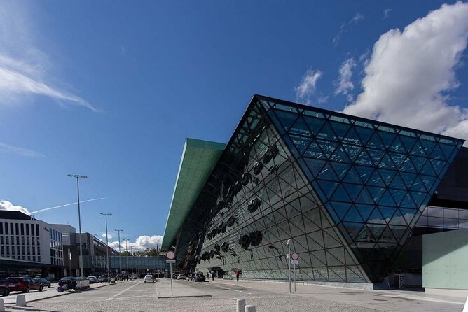 Krakow Airport Exclusive Transfers VIP Service - The Car Experience: Clean, Air-Conditioned, and Driver-Led