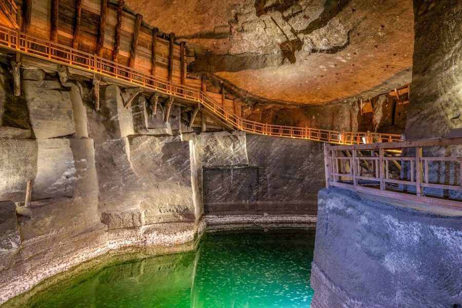 Krakow: Auschwitz and Wieliczka Salt Mine Combo Tour - Auschwitz and Wieliczka in one day: how the plan really works