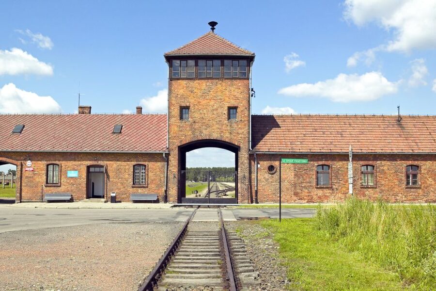 Krakow: Auschwitz-Birkenau and Salt Mine Guided Tour - Auschwitz I with a real guide: what your time there is for