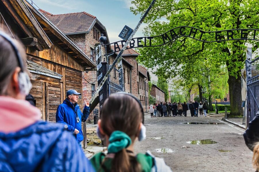 Krakow: Auschwitz-Birkenau Guided Tour and Private Transport - Auschwitz I: The Gate, the Preserved Areas, and Learning What You’re Looking At