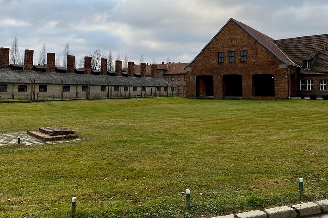 Krakow: Auschwitz-Birkenau Guided Tour & Hotel Pick Up - What your Auschwitz-Birkenau visit looks like (timing and focus)