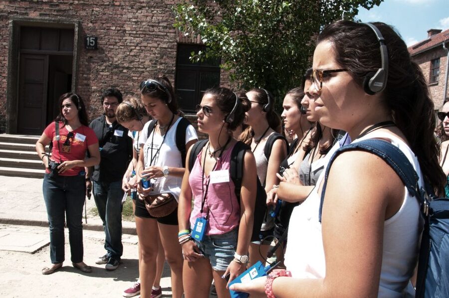 Krakow: Auschwitz-Birkenau Guided Tour Pickup/Lunch Options - Key points to know before you go