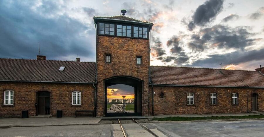 Krakow: Auschwitz-Birkenau Guided Tour with Pickup & Lunch - Why an Auschwitz-Birkenau guided day trip from Krakow makes sense