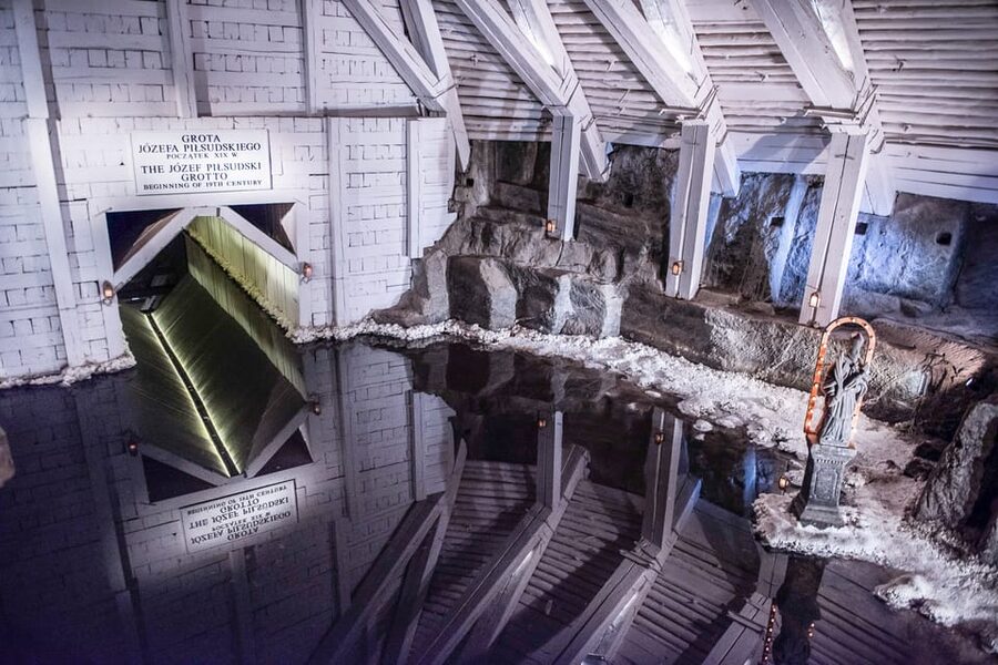 Krakow: Auschwitz-Birkenau & Wieliczka Salt Mine Day Tour - The Guides and Drivers: What Makes This Tour Feel Smooth