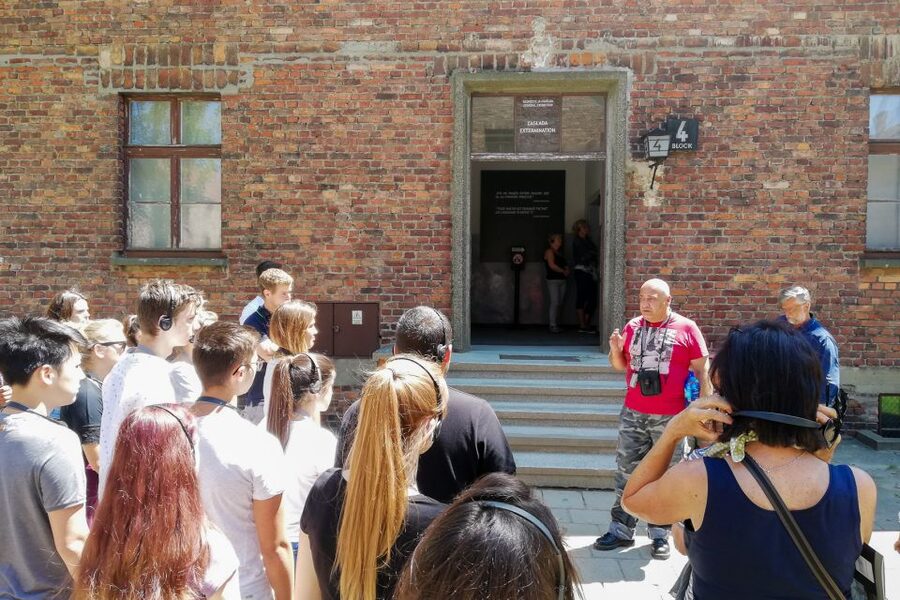 Krakow: Auschwitz Guided Tour with Pickup and Optional Lunch - Who This Tour Fits Best (And Who Should Rethink It)