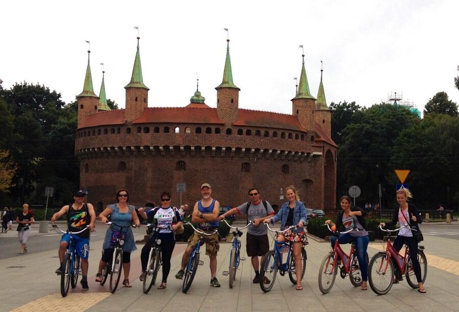 Krakow: Bike Tour of the Old Town, Kazimierz, and the Ghetto - Kazimierz on a Bike: colorful streets, cemetery stops, and synagogue area views