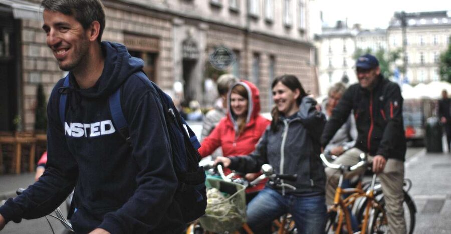 Krakow: Bike Tour of the Old Town, Kazimierz, and the Ghetto - Timing and route length: choosing between the 4-hour and 2-hour summer options