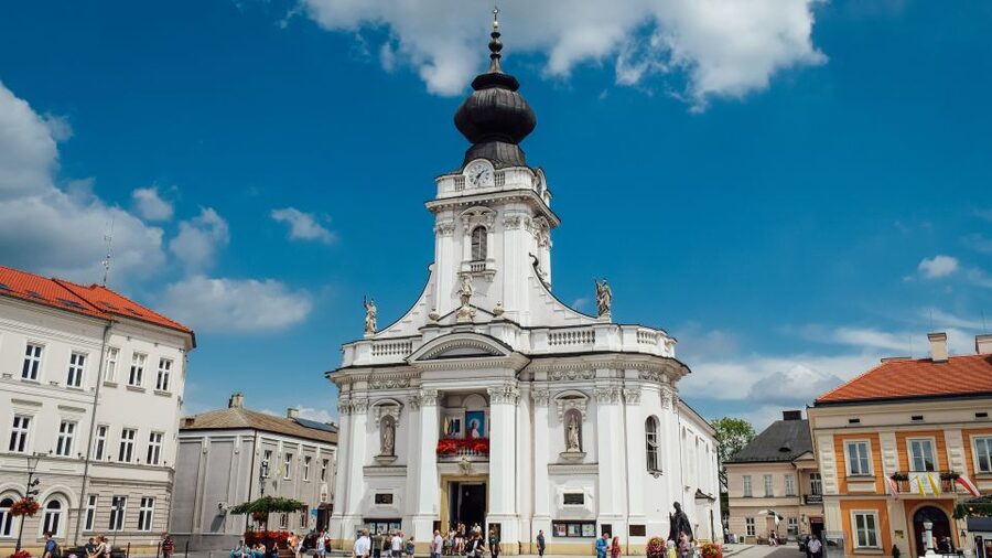 Krakow: Black Madonna of Częstochowa & Home of John Paul II - What to expect day-of: practical pacing, dress code, and breaks