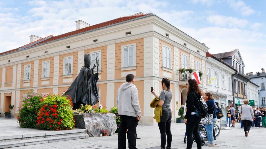 Krakow: Black Madonna of Częstochowa & Home of John Paul II - Who this tour is best for, and who may want a different plan
