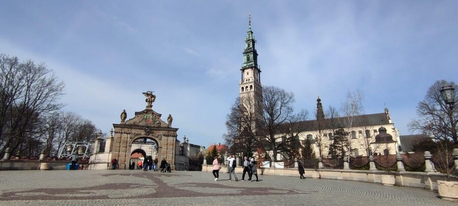 Krakow: Black Madonna Sanctuary of Czestochowa - Guided Tour - Why Jasna Góra and the Black Madonna pull you in