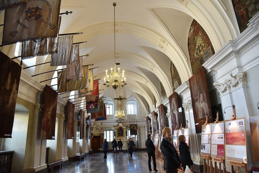 Krakow: Black Madonna Sanctuary of Czestochowa - Guided Tour - Chapel of the Miraculous Image and the Treasury: what to expect