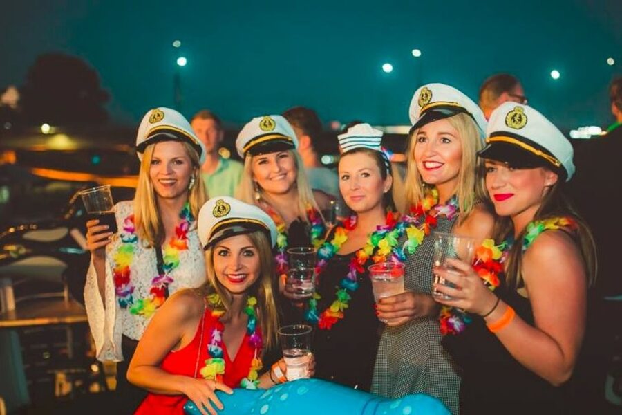Krakow: Boat Party with Unlimited Drinks - The open bar: what unlimited actually includes
