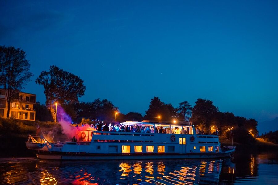 Krakow: Boat Party with Unlimited Drinks - Saturday timing: choosing 5:00 PM versus 8:00 PM