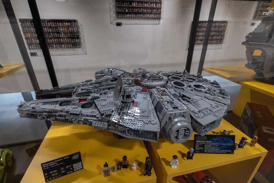 Krakow: Bricks & Figs Museum Entry Ticket - The main event: 700+ LEGO figurine sets in one big exhibition