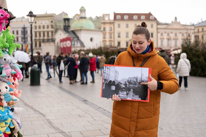 Krakow Christmas Market Immersive Tour - Back to Rynek Glowny for Chocolate Stories and Samples
