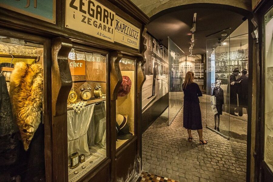 Krakow: City Golf Cart Tour and Schindler's Factory Museum - Where you meet, what to bring, and how to not lose time