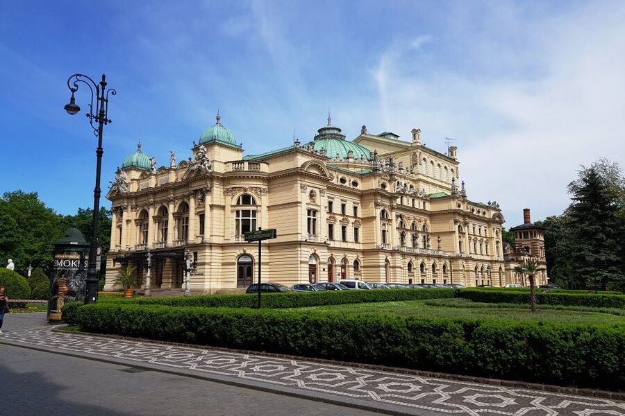 Krakow: City Tour by Electric Golf Cart - Kazimierz: synagogues, cemeteries, and the feel of the Jewish Quarter