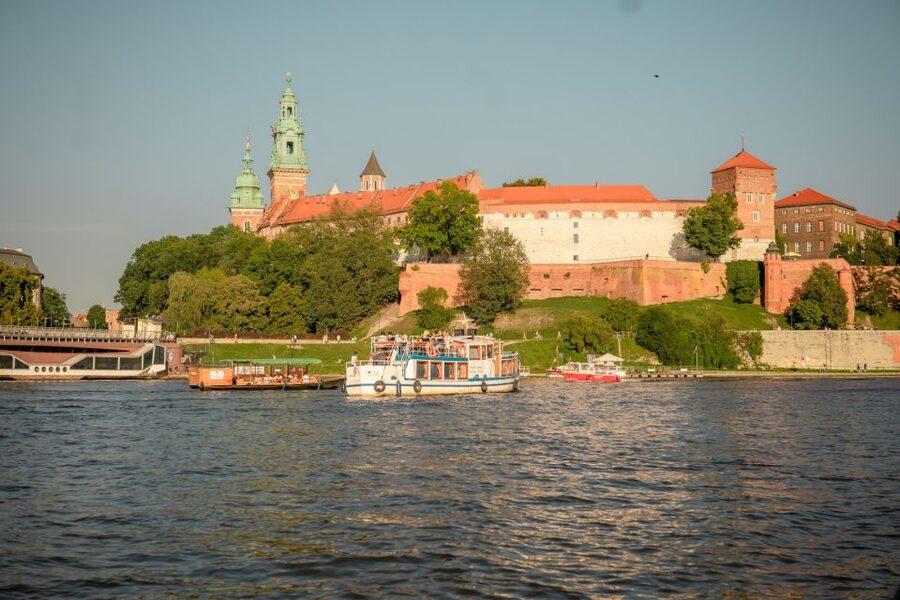 Krakow: Early Bird Vistula River Sightseeing Cruise - The 1-hour loop: what you see from the boat, stop by stop