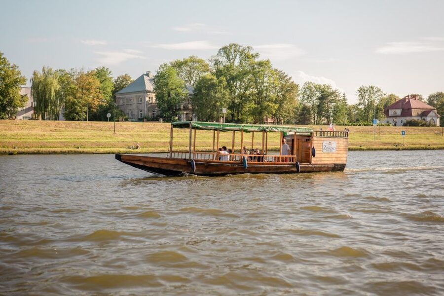 Krakow: Early Bird Vistula River Sightseeing Cruise - Onboard audio guide: what it does well and where it may fall short