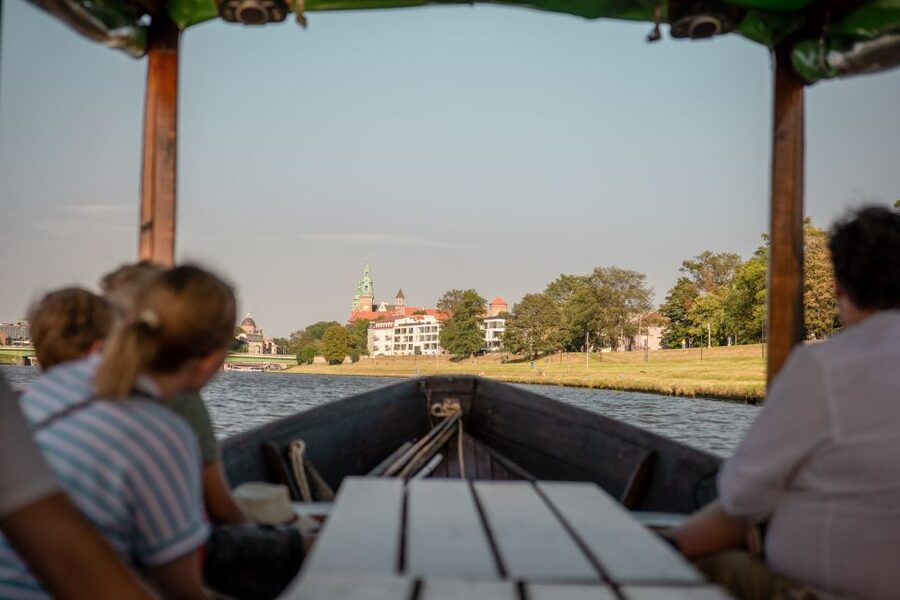 Krakow: Early Bird Vistula River Sightseeing Cruise - Getting to the pier by Wawel and the Sheraton Hotel