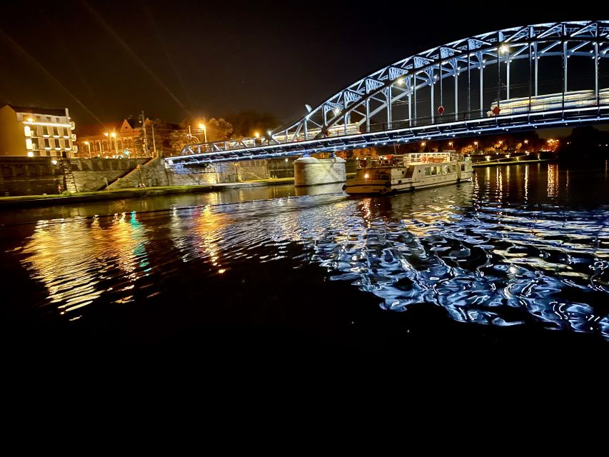 Krakow: Evening Cruise with a Glass of Wine - Drinks, Blankets, and the Evening Mood (Including the Wine Option)