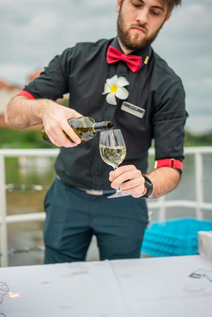 Krakow: Evening Cruise with a Glass of Wine - Audio Guide and On-Board Music: Getting the Most From the Commentary