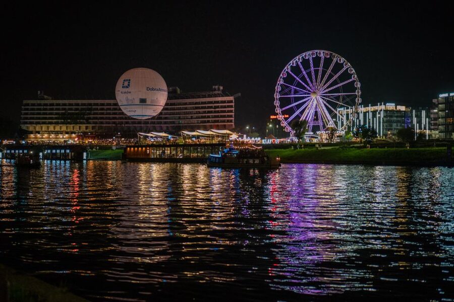 Kraków: Evening or Night River Cruise - Getting Onboard: Kapitan Victor, Banners at the Sheraton Pier