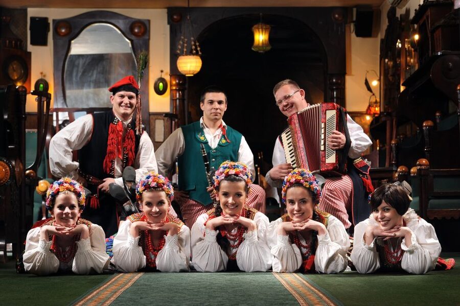 Krakow: Folk Show & 3-Course Dinner at Jama Michalika Café - Key things to know before you go