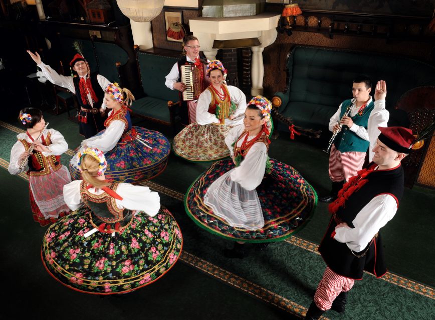 Krakow: Folk Show & 3-Course Dinner at Jama Michalika Café - The folk music experience: more than background noise