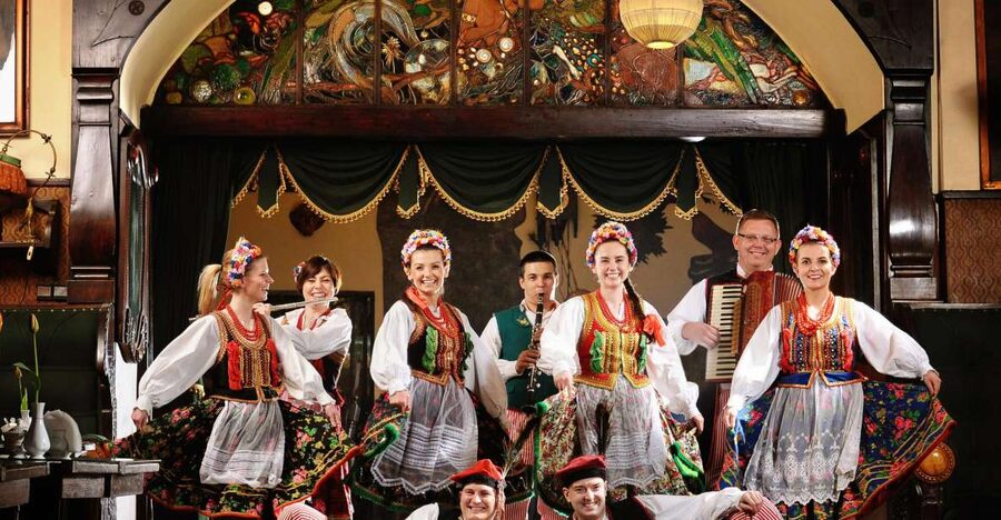 Krakow: Folk Show & 3-Course Dinner at Jama Michalika Café - Two 25-minute folk shows, with you in the middle
