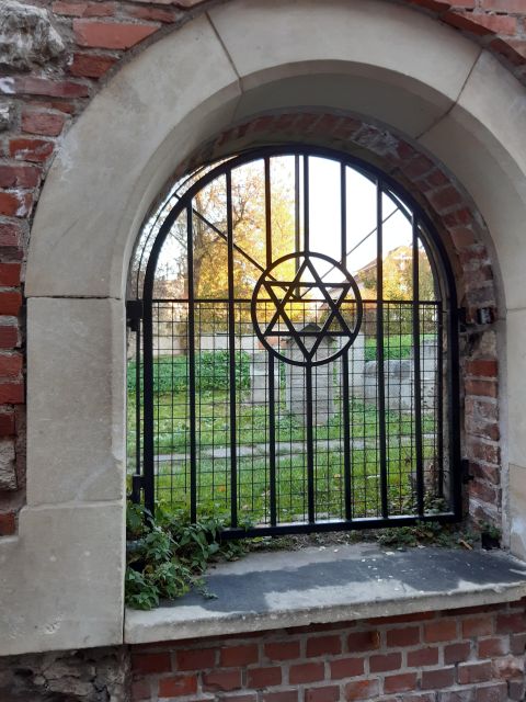 Krakow: Full Tour Regular 1.5h guided city tour by E-Cart - Why an E-Cart Tour Fits Krakow So Well
