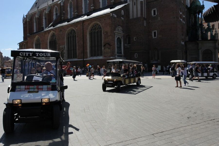Krakow: Full Tour Regular 1.5h guided city tour by E-Cart - Wawel Castle Area: Fast Orientation and Big-Icon Views