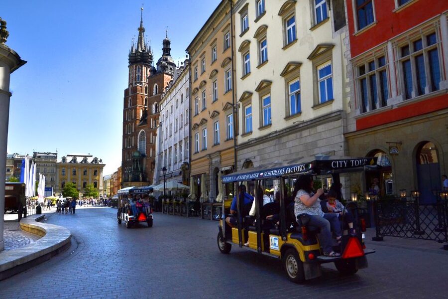 Krakow: Full Tour Regular 1.5h guided city tour by E-Cart - Schindler’s Factory: The Tour’s History Heavyweight Ending