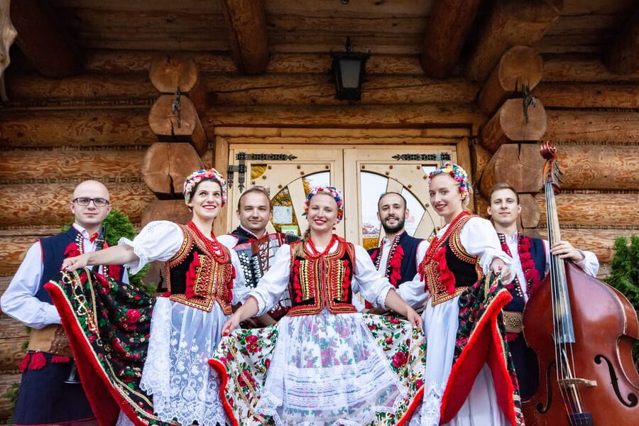 Krakow: Full Traditional Polish Dinner & Folk Show - The folk show: polonaise, oberek, mazurka, and hands-on dancing
