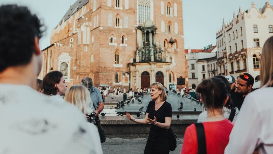 Krakow: Guided Old Town Tour - Price and value for a 150-minute guided highlights tour