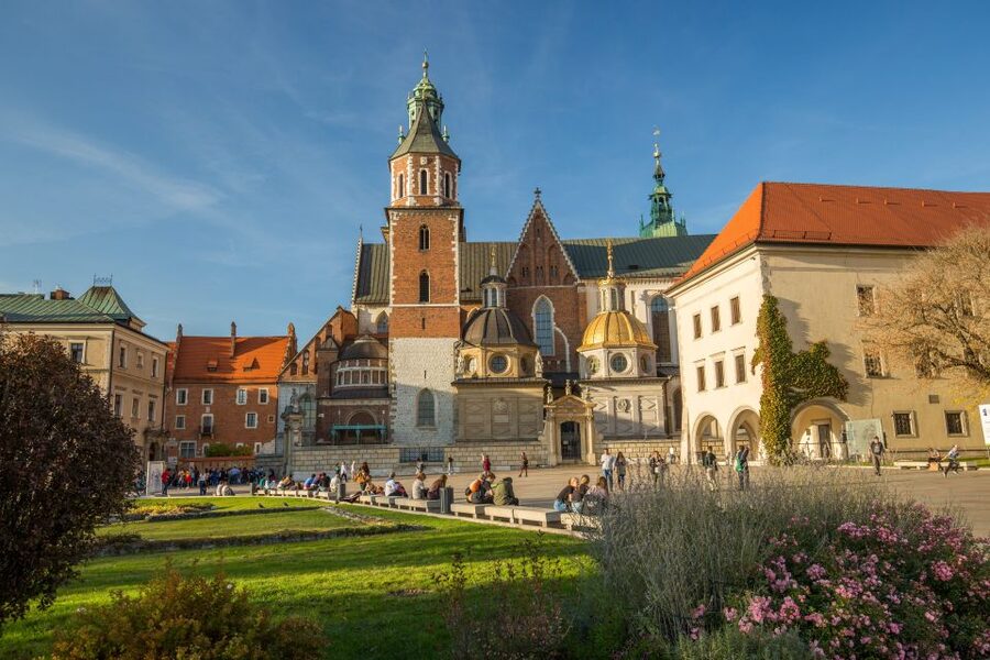 Krakow: Guided Wawel Tour, Lunch, and Vistula River Cruise - Vistula River catamaran cruise: views you can pace yourself on