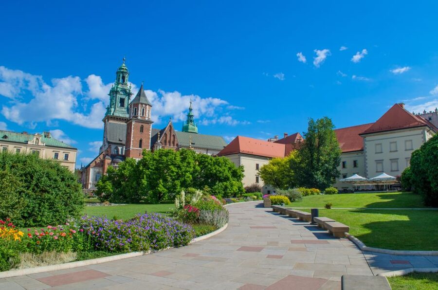 Krakow: Highlights of Old & New Town Private Walking Tour - The pace test, 4 hours that can feel quick or long