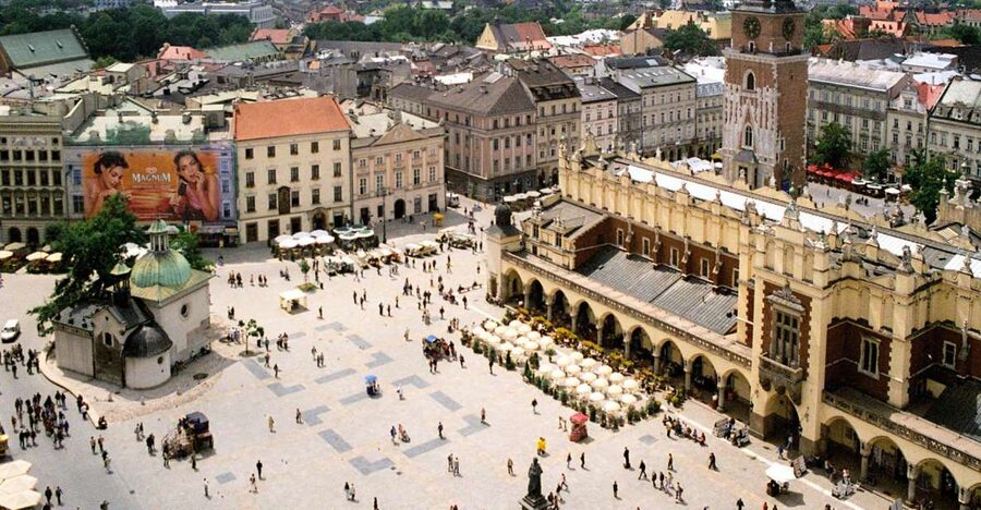 Krakow: Highlights of Old & New Town Private Walking Tour - Cloth Hall and merchant life, commerce as part of the sightseeing