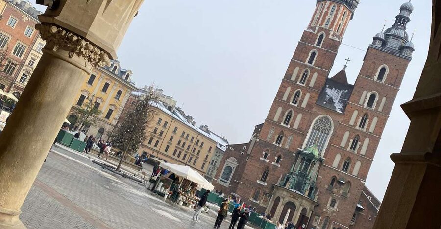 Kraków in a nutshell - walking tour - Main Market Square and the Cloth Hall: the “you are here” moment